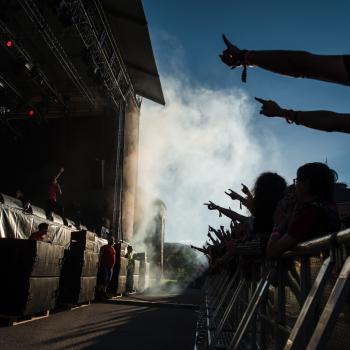 Bild från första publikraden framför scen, Gefle Metal Festival. Foto Daniel Bernstål.