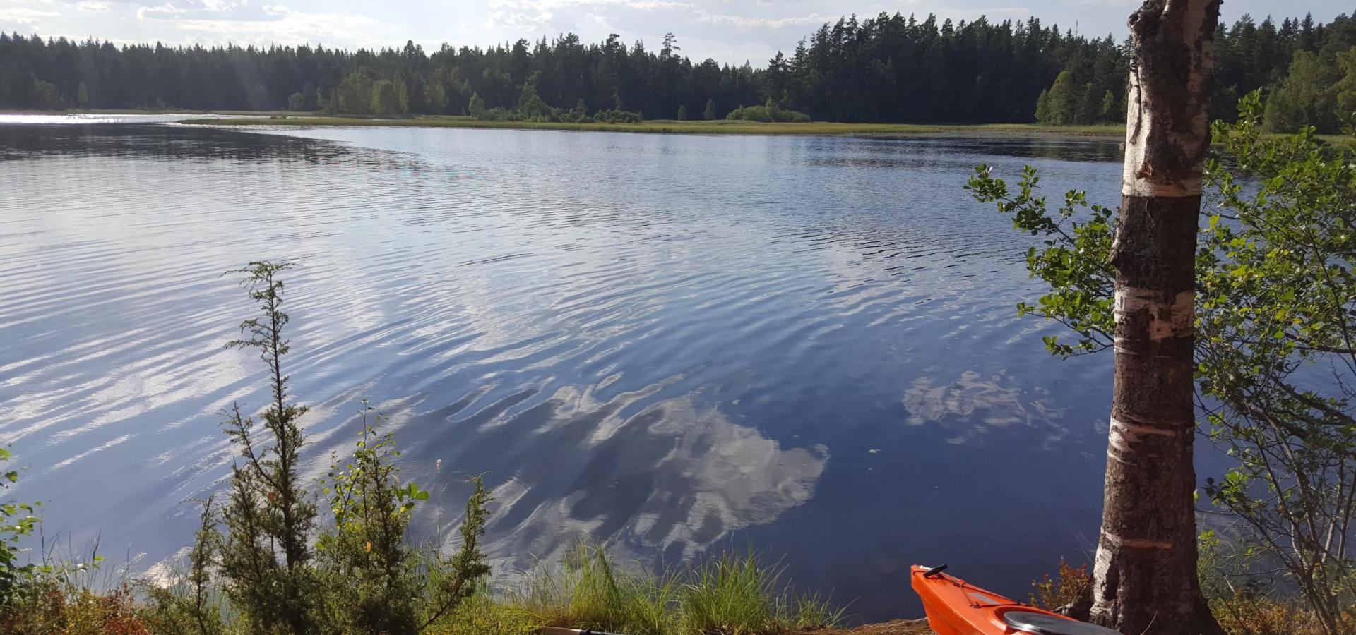 Rastplats vid paddling på Lundbosjön.