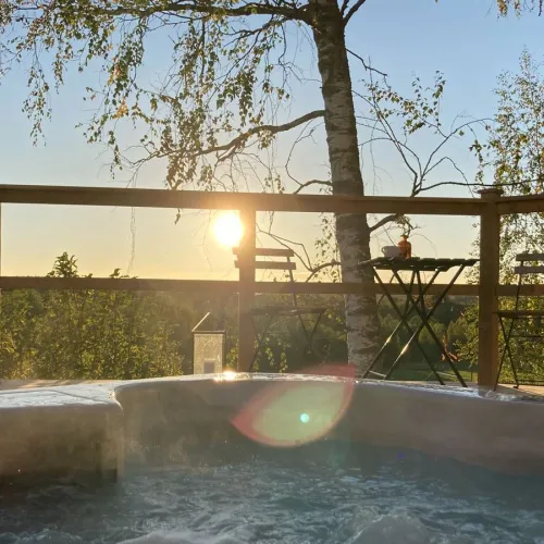 Utomhusbad i motljus