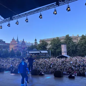 Vy från scenen under Rix FM festival på Stortorget. Foto Daniel Swärd, Gävle City.